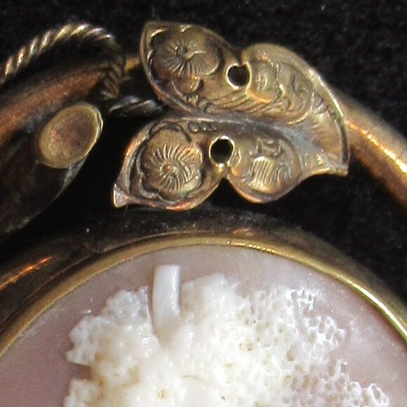 Antique, Victorian Mourning Hand Carved Shell Cameo Broach/Pendant, Swivels - Picture 9 of 10